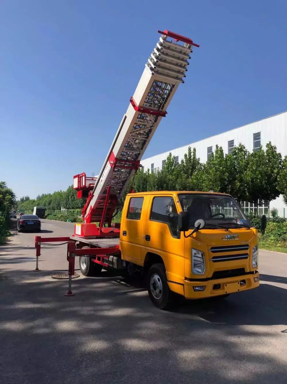 龙亭附近的云梯车出租服务：轻松解决高空作业需求